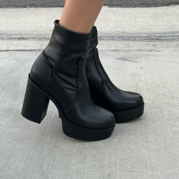 Black platform pleather bootie - Picture 4 of 5